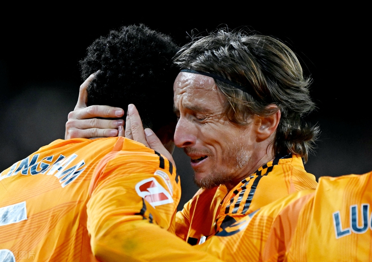 米兰体育官方网站-转折点！马赛强势反弹，欧冠冲刺阶段攻防权衡，质疑声仍在，年轻球员得到机会的简单介绍